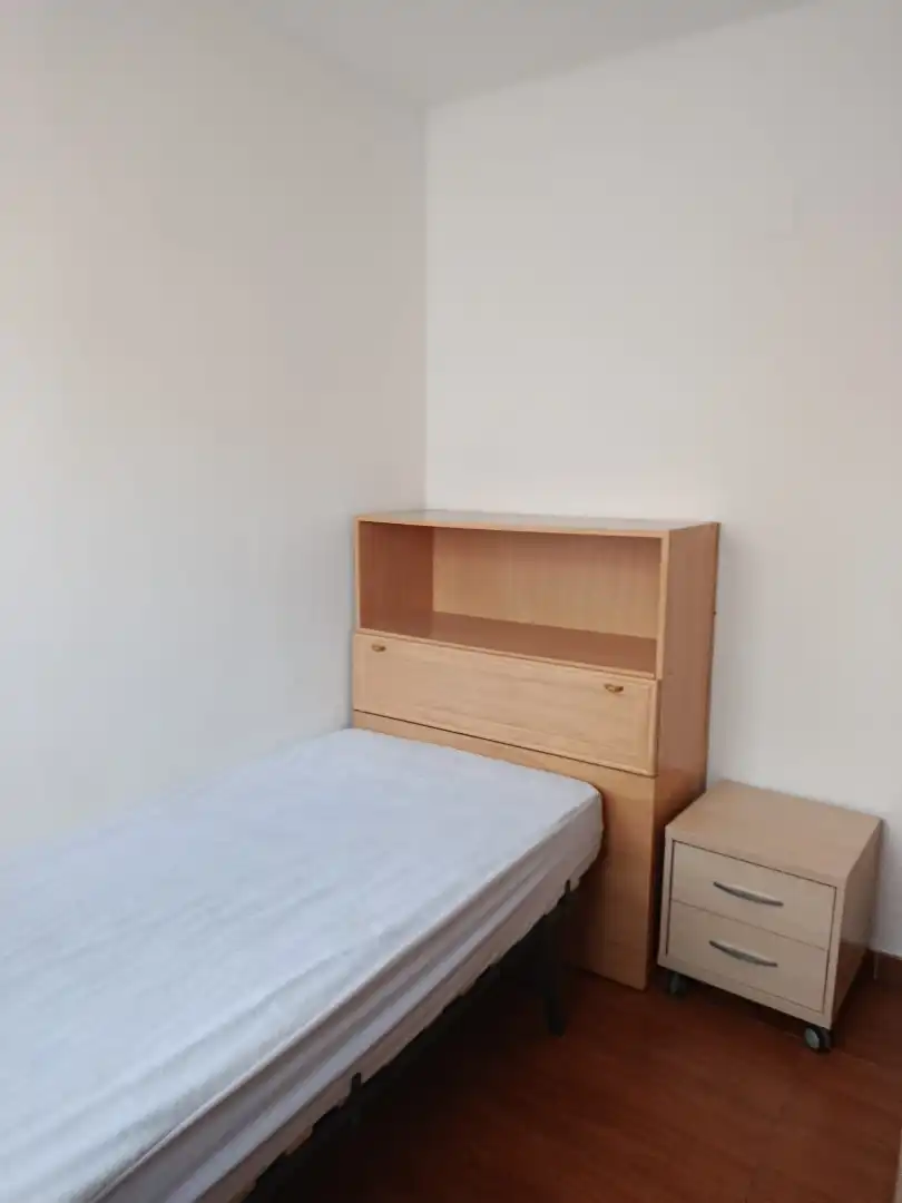 Habitación de Piso de alquiler en Zaragoza con Calefacción, Terraza y Amueblado