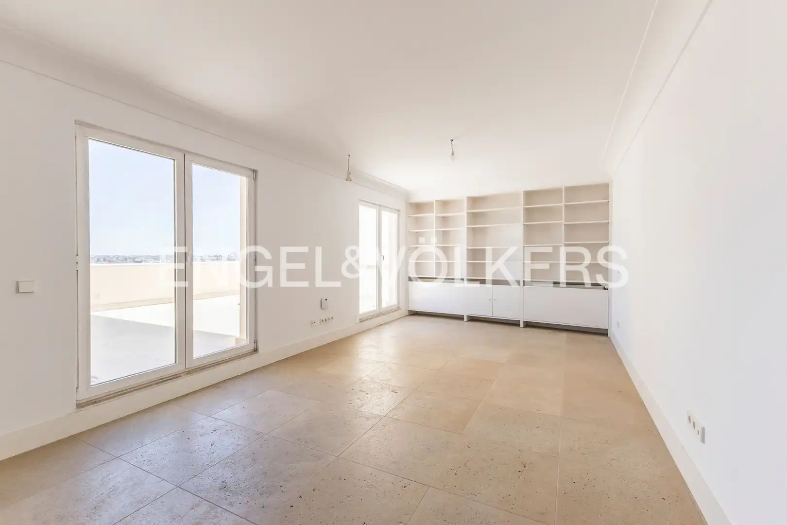 Sala d'estar de Àtic de lloguer en Madrid amb Aire condicionat, Calefacció i Parquet