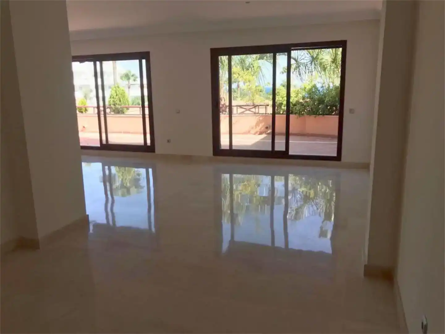 Sala de estar de Apartamento en venta en Estepona con Aire acondicionado y Piscina