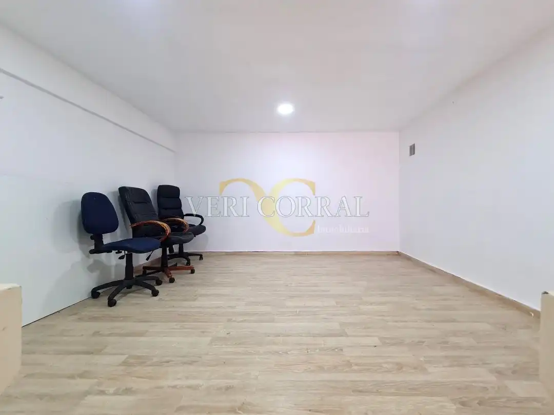 Business premises for sale in Calle Adaro, imagen 9