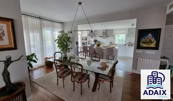 Esszimmer von Haus oder Chalet zum Verkauf in Layos mit Klimaanlage, Heizung und Parkett