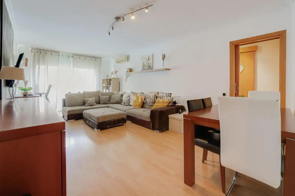 Living room of Flat for sale in Badalona  with Air Conditioner, Heating and Parquet flooring