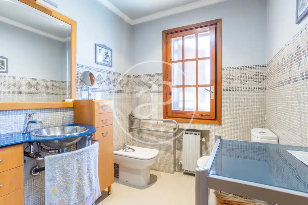 Baño de Casa o chalet en venta en Paterna con Aire acondicionado, Calefacción y Jardín privado
