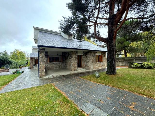 Casa adosada en Venta en El Espinar pueblo