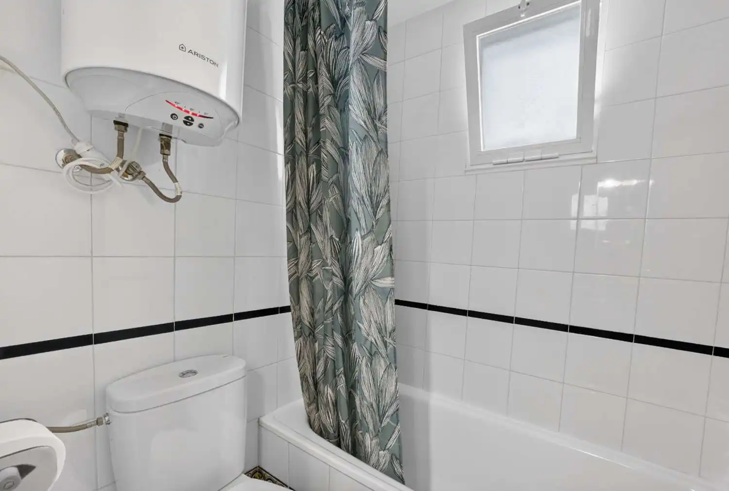 Baño de Apartamento en venta en Torrevieja con Aire acondicionado, Calefacción y Terraza