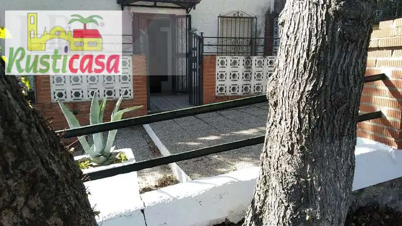 Vista exterior de Casa o xalet en venda en Baños de la Encina amb Aire condicionat, Calefacció i Terrassa