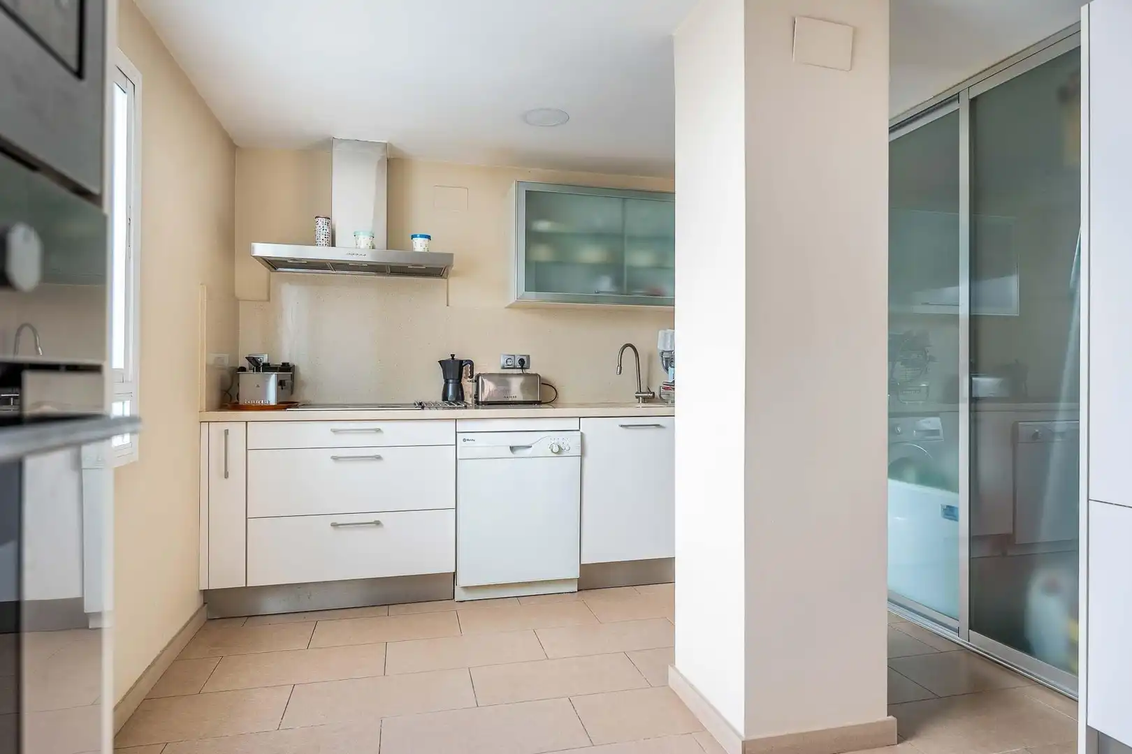Kitchen of Flat for sale in Sevilla  with Air Conditioner, Terrace and Storage room