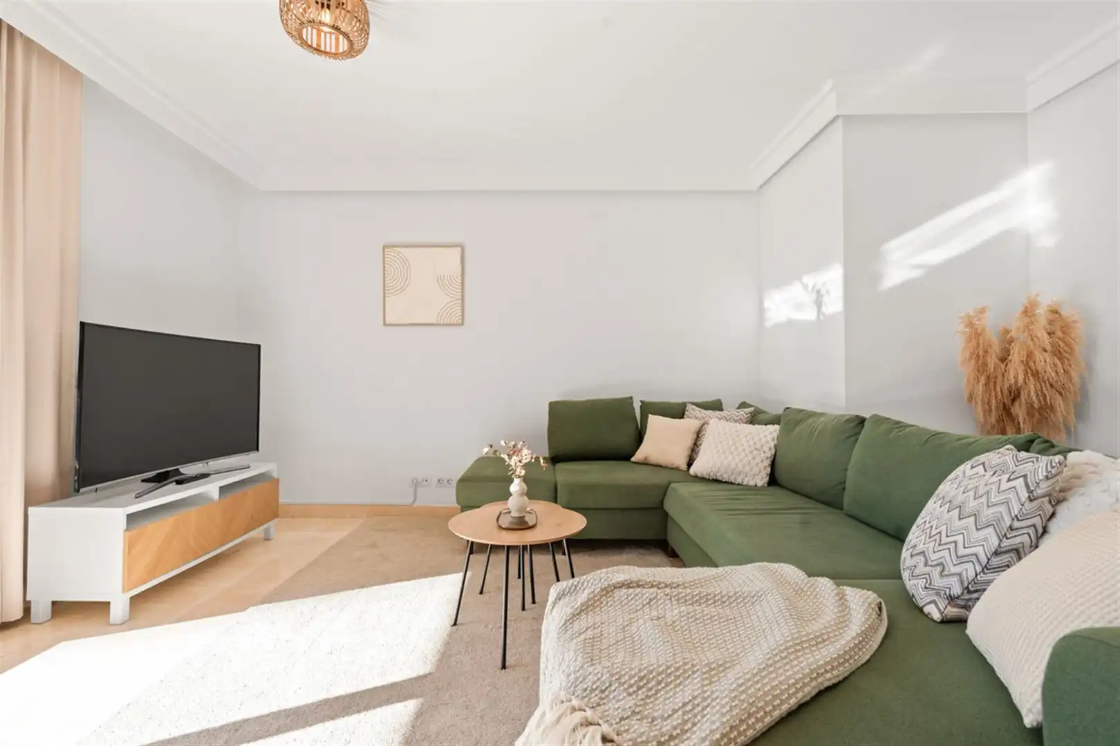 Sala d'estar de Apartament en venda en Estepona amb Aire condicionat i Terrassa