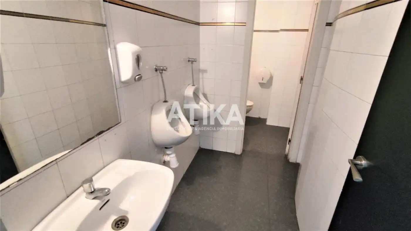 Business premises for sale in Sant Josep - Zona Hospital, imagen 11