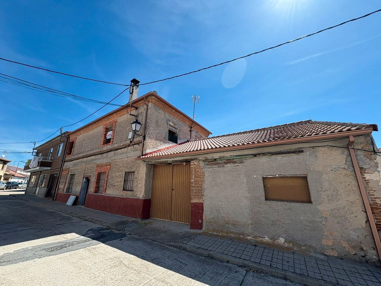 Vista exterior de Finca rústica en venda en Muñopedro amb Jardí privat, Traster i Moblat