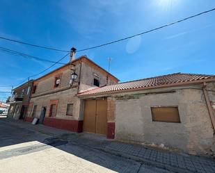 Vista exterior de Finca rústica en venda en Muñopedro amb Jardí privat, Traster i Moblat