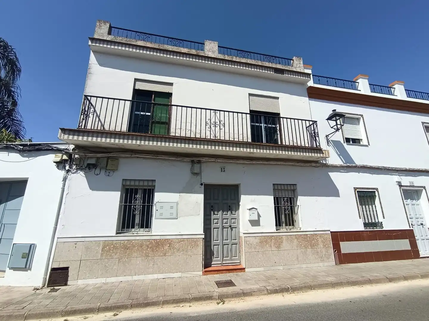 Vista exterior de Casa adosada en venda en Gines amb Terrassa