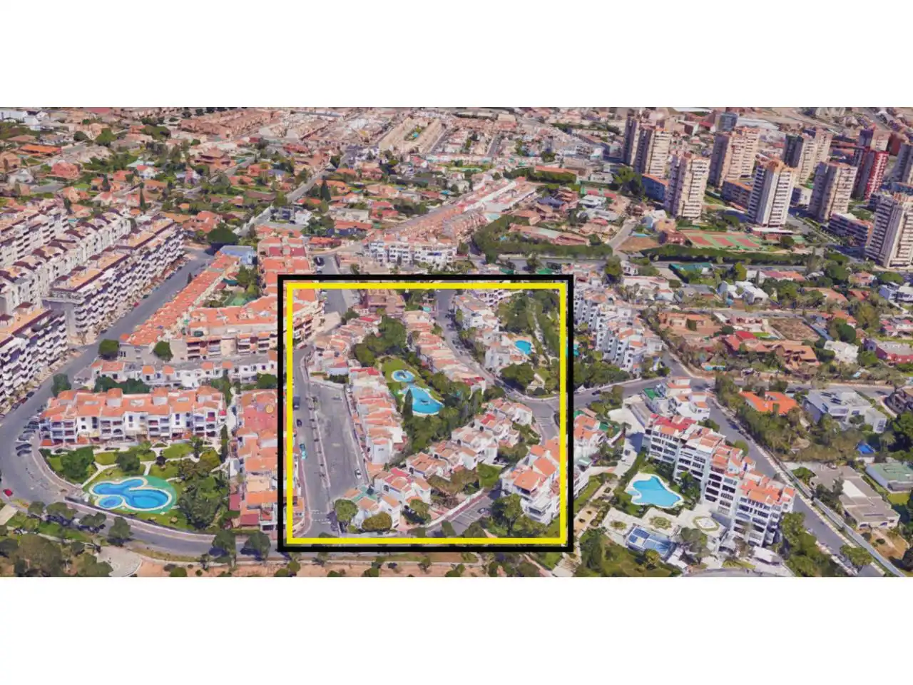 Exterior view of Detached homes for sale in Roquetas de Mar  with Community pool