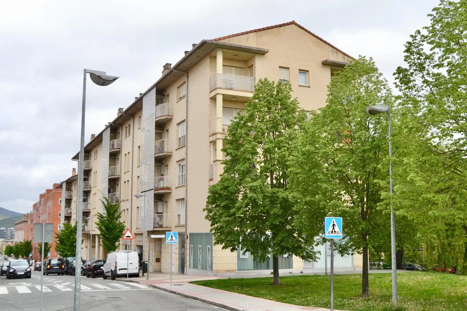 Vista exterior de Local en venta en  Pamplona / Iruña