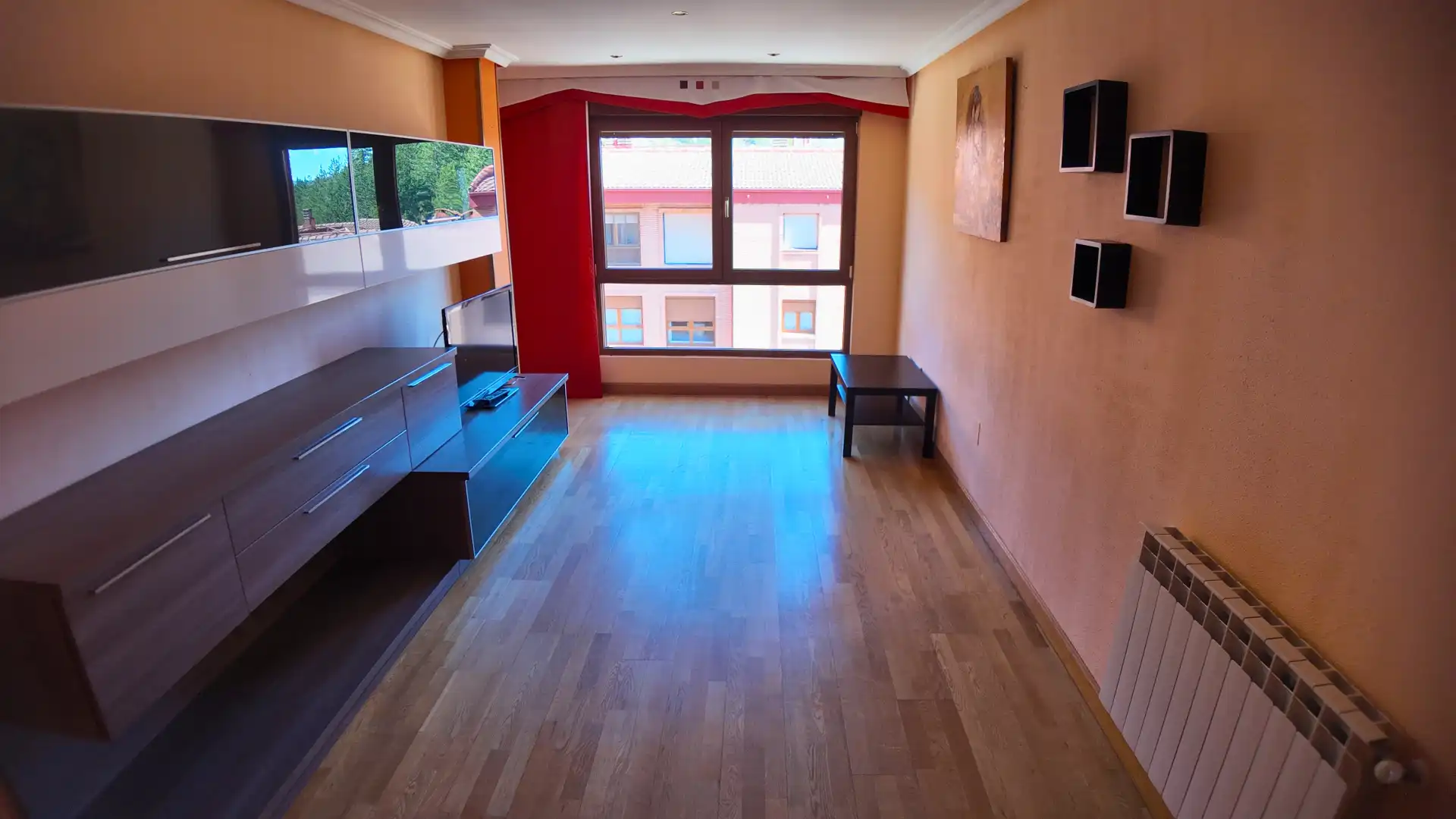 Sala d'estar de Pis en venda en Aguilar de Campoo amb Calefacció, Traster i Moblat