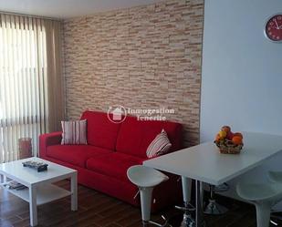 Sala d'estar de Apartament de lloguer en Arona amb Terrassa, Moblat i Piscina comunitària