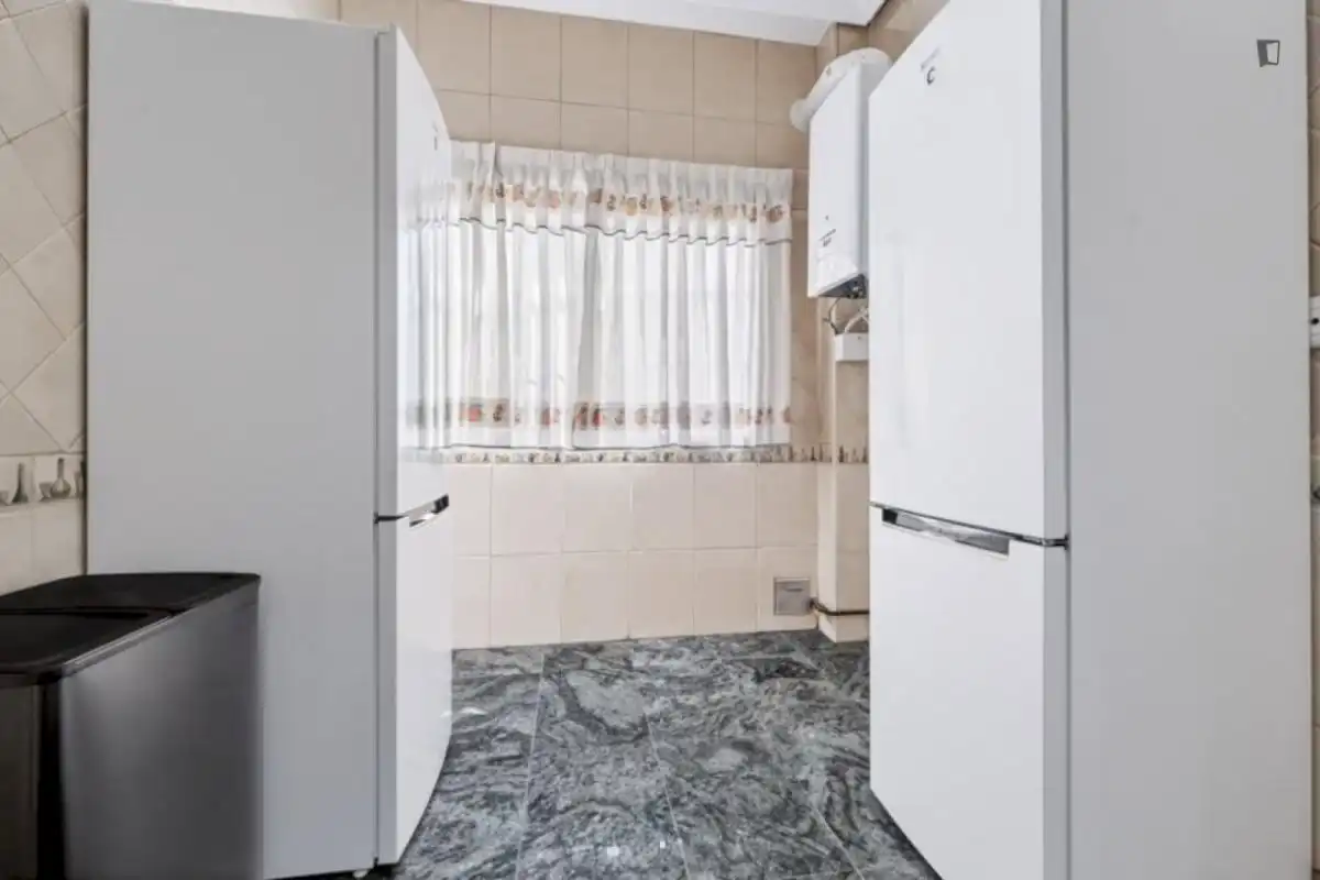 Kitchen of Houses for share in Madrid  with Heating, Furnished and Oven