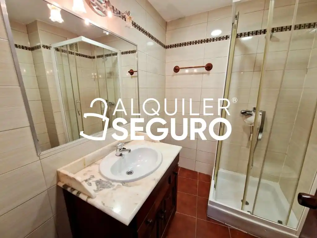 Baño de Piso de alquiler en Navalcarnero con Aire acondicionado, Calefacción y Terraza