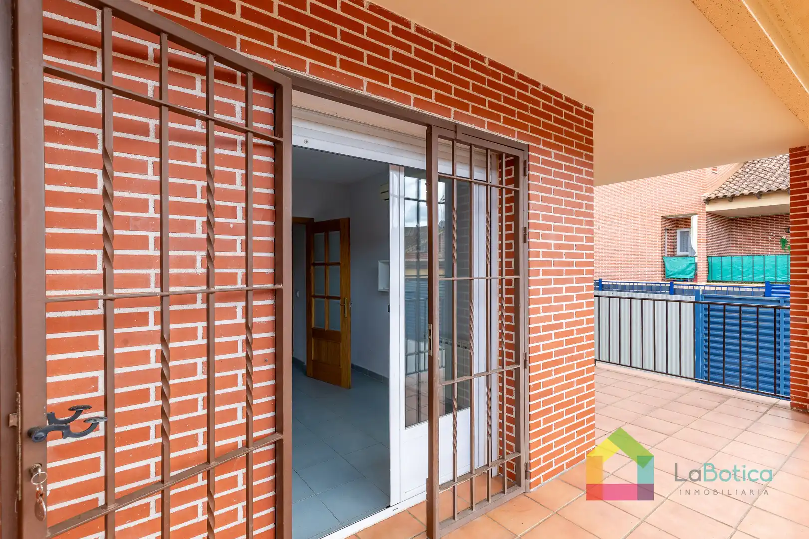 Terraza de Casa adosada en venta en Burguillos de Toledo con Calefacción, Jardín privado y Terraza