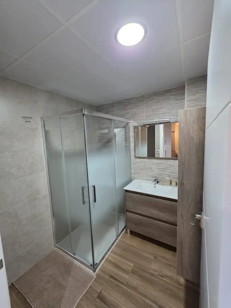 Badezimmer von Wohnung zur Miete in Melilla mit Klimaanlage, Möbliert und Waschmaschine