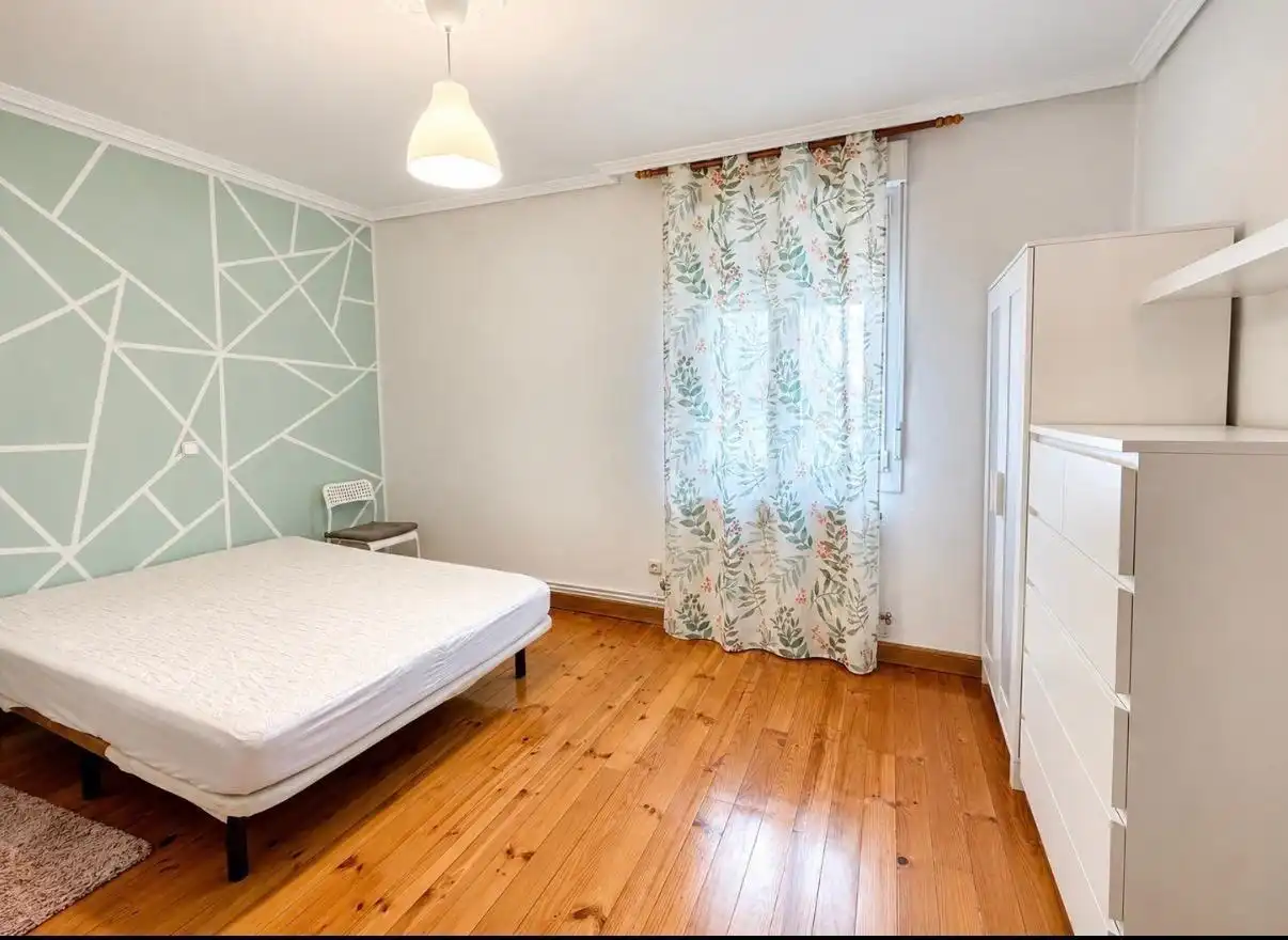 Schlafzimmer von Wohnung zum Verkauf in  Pamplona / Iruña
