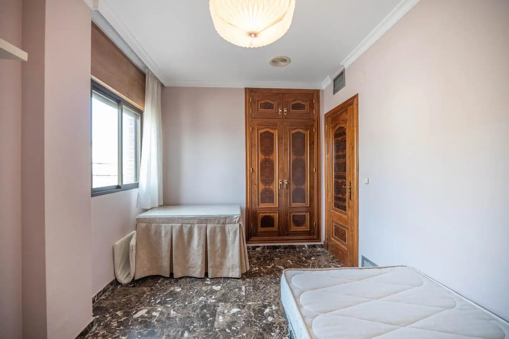 Schlafzimmer von Dachboden zum Verkauf in Maracena