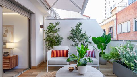 Exclusiva vivienda reformada con terraza a metros de Gran Via con garaje opcional, imatge 2