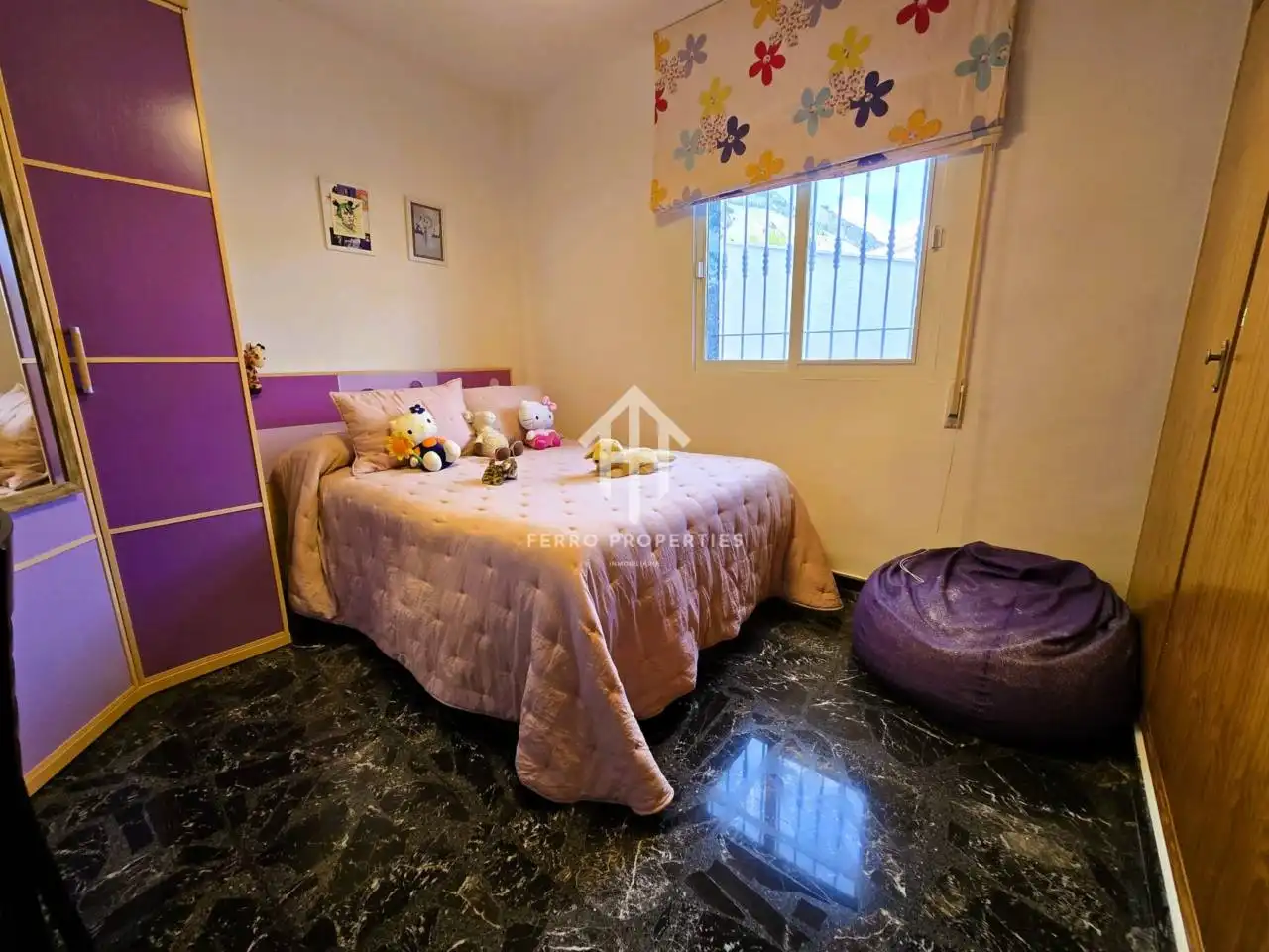 Dormitori de Casa o xalet en venda en Loja amb Jardí privat, Terrassa i Piscina