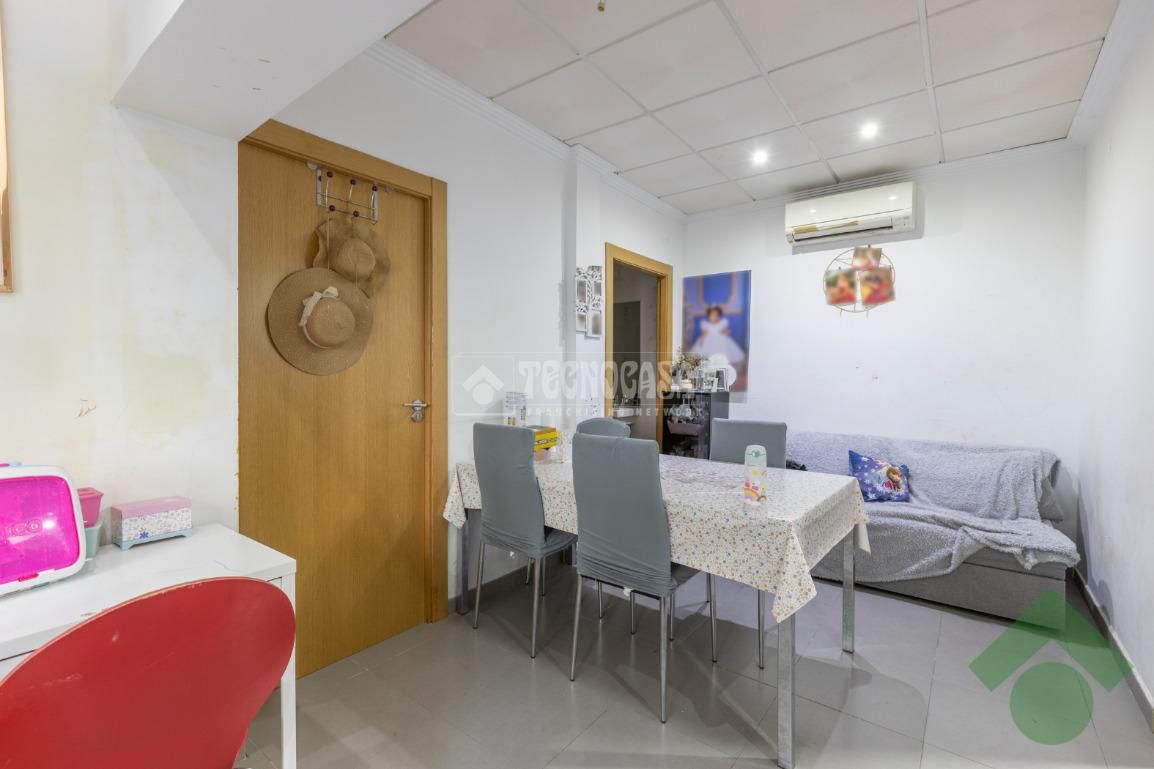 Dining room of Single-family semi-detached for sale in  Granada Capital
