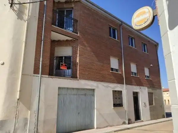 Vista exterior de Pis en venda en Lumbrales amb Calefacció, Moblat i Rentadora