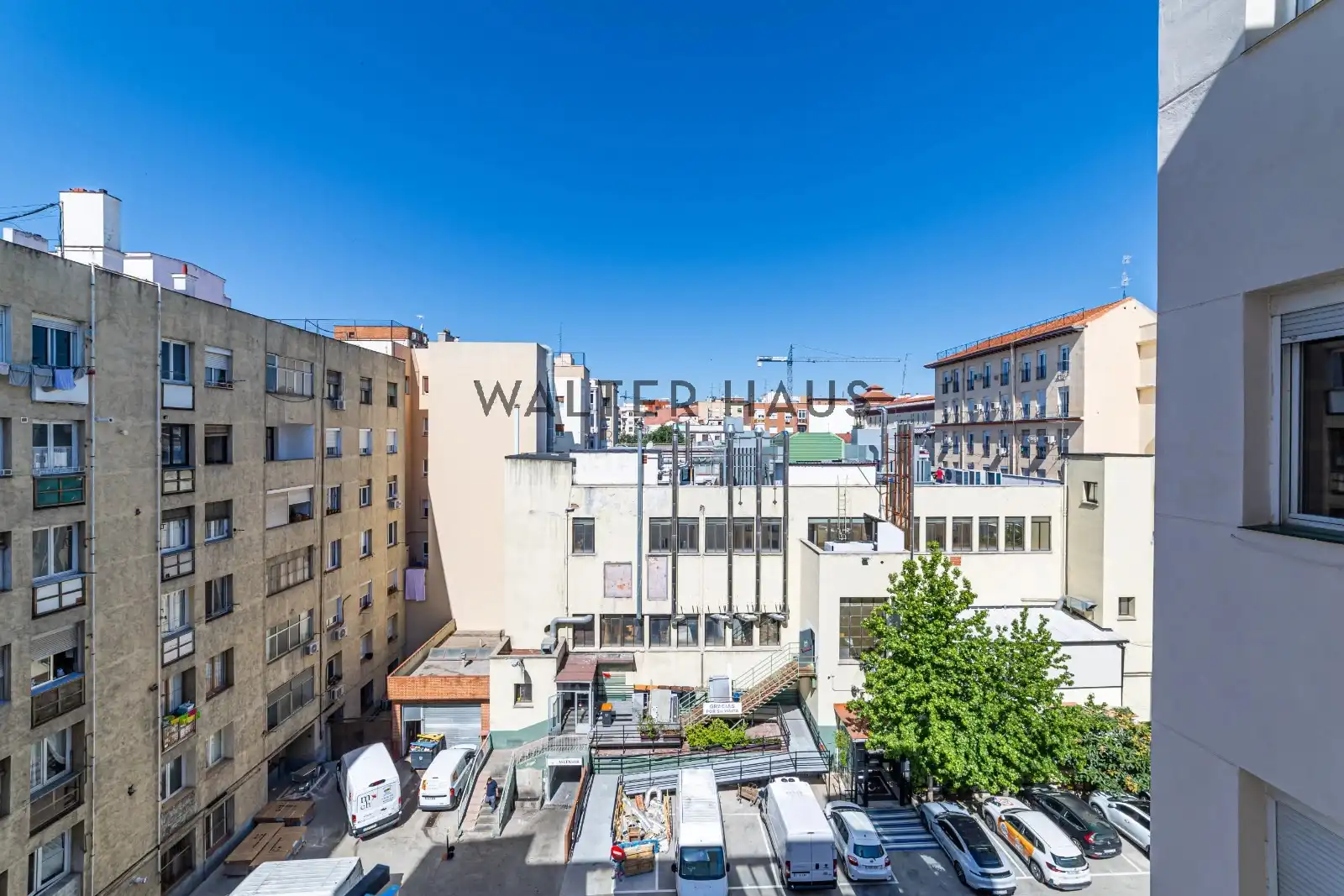 Außenansicht von Wohnung zur Miete in Madrid mit Klimaanlage, Heizung und Ofen