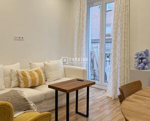 Living room of Flat to rent in  Madrid Capital  with Heating, Terrace and Furnished