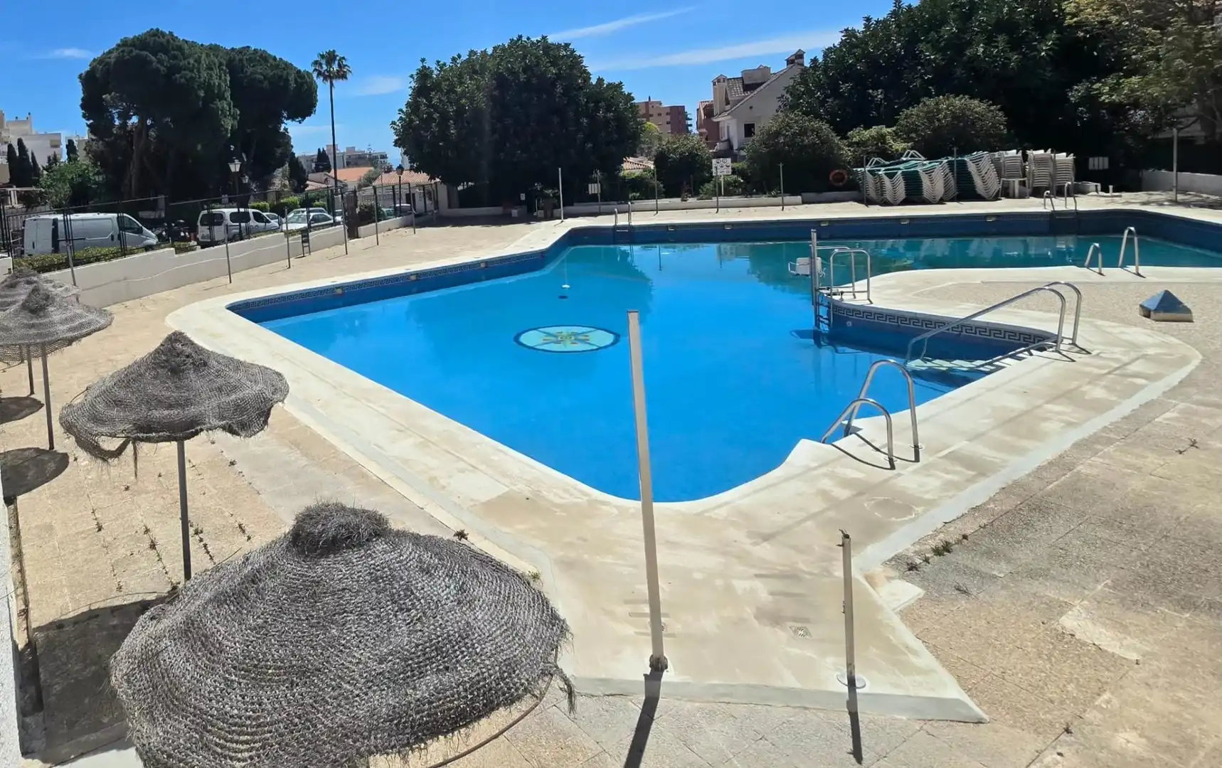 Schwimmbecken von Wohnung zum Verkauf in Benalmádena mit Privatgarten, Möbliert und Gemeinschaftspool