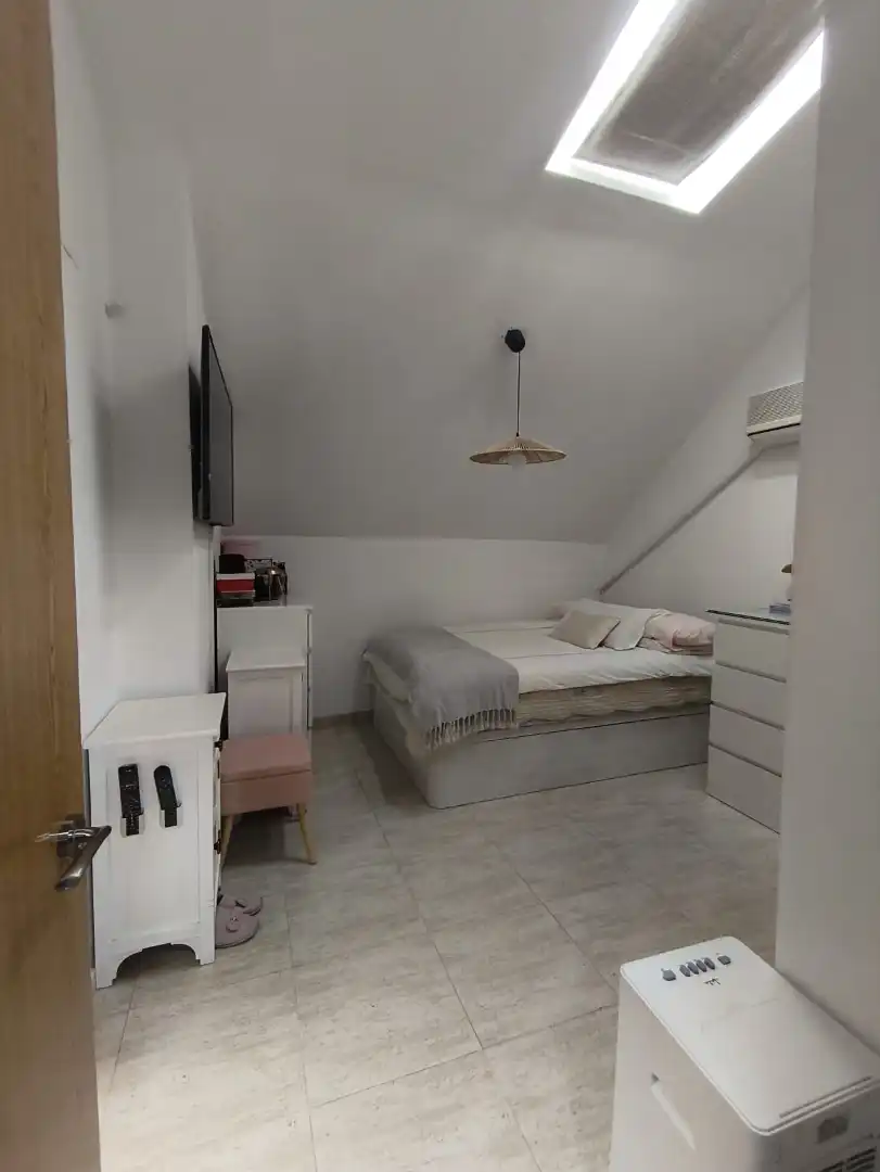 Schlafzimmer von Einfamilien-Reihenhaus zum Verkauf in Casarrubios del Monte mit Klimaanlage, Heizung und Privatgarten