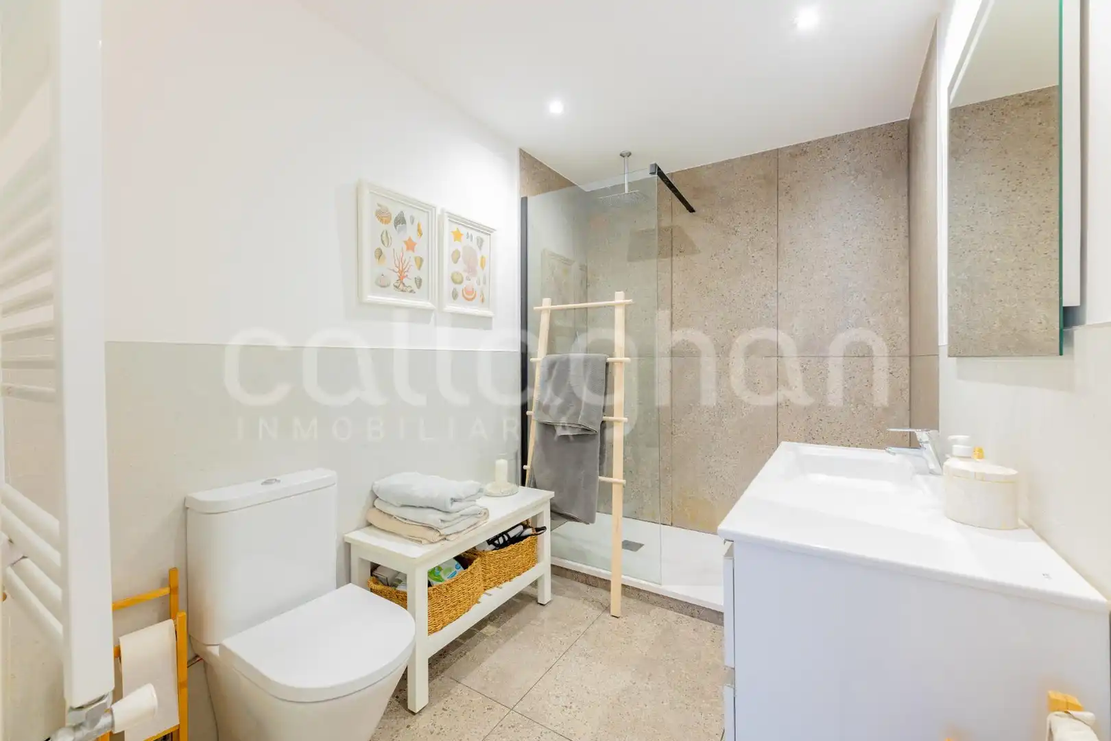 Baño de Casa adosada en venta en Rocafort con Aire acondicionado, Calefacción y Jardín privado