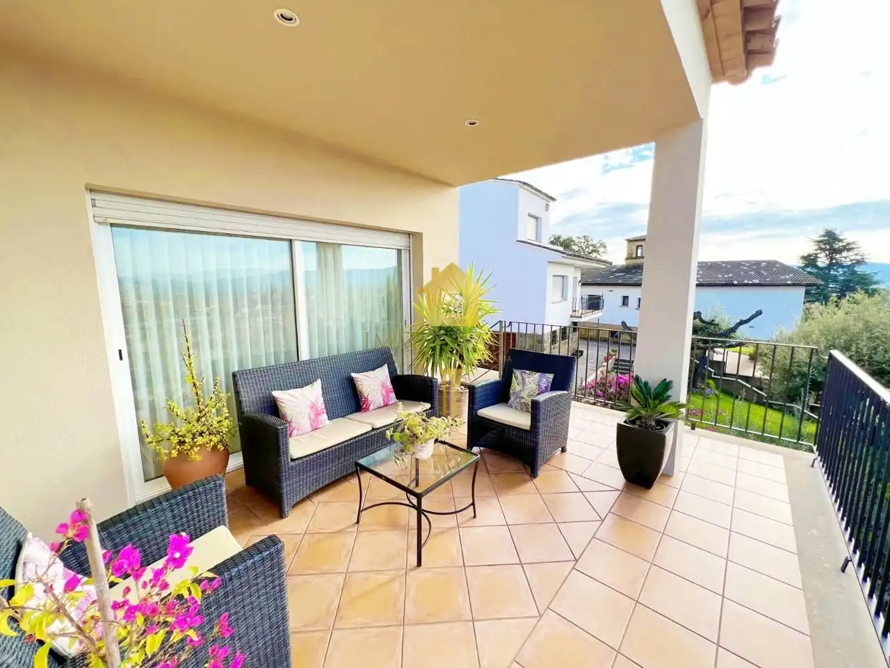 Terrassa de Casa o xalet en venda en La Bisbal d'Empordà amb Aire condicionat, Jardí privat i Terrassa