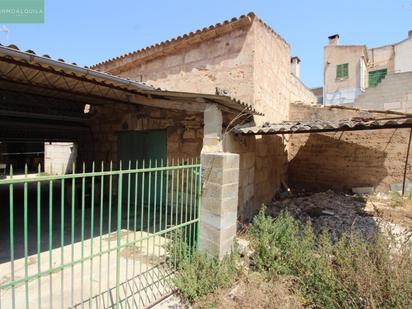 Vista exterior de Casa o xalet en venda en Maria de la Salut amb Terrassa i Balcó