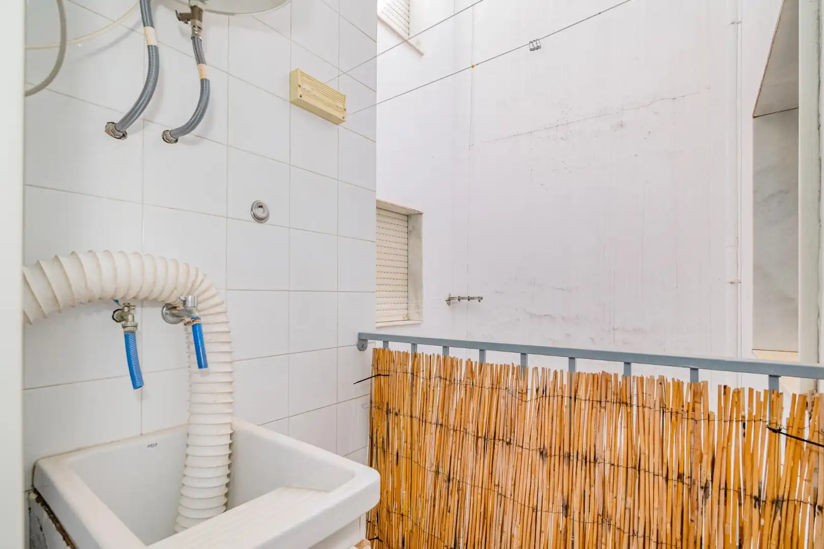 Baño de Piso en venta en Loja con Amueblado y Balcón