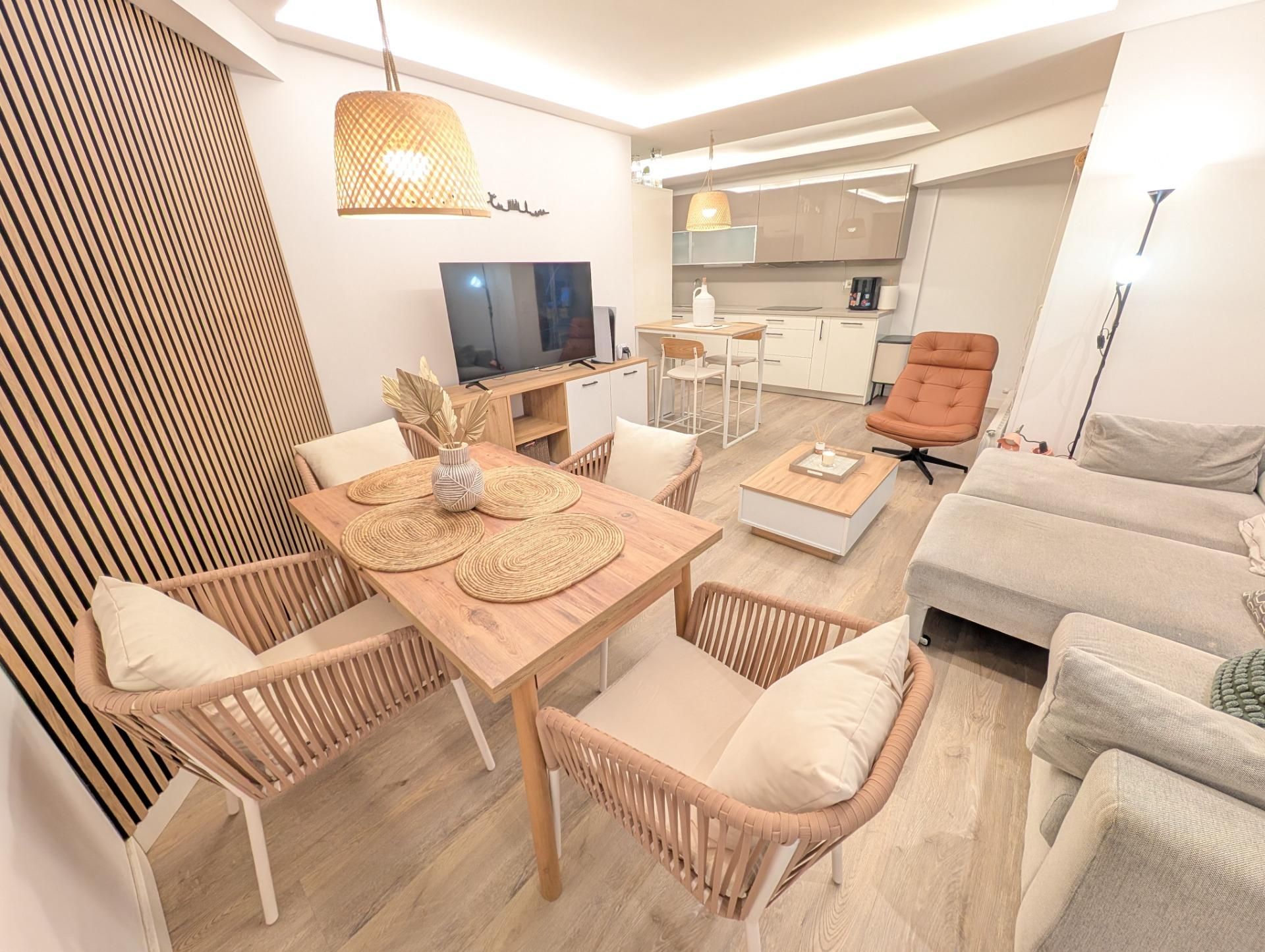 Sala d'estar de Pis en venda en Oviedo  amb Parquet, Terrassa i Traster