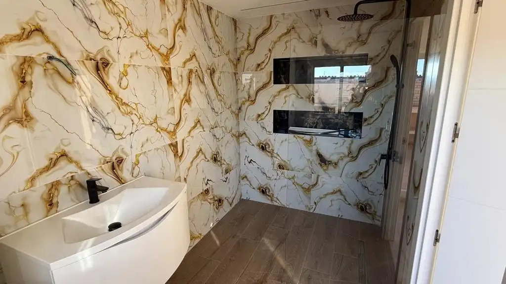 Bathroom of Attic for sale in Deltebre  with Air Conditioner, Terrace and Storage room
