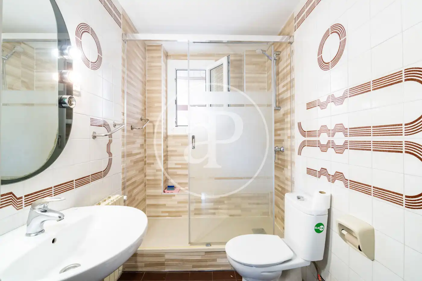 Baño de Piso de alquiler en Barcelona con Calefacción, Terraza y Amueblado