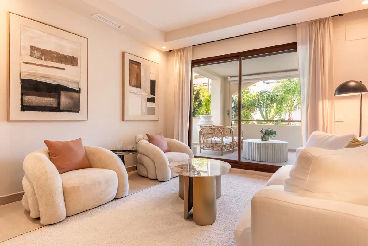 Sala de estar de Apartamento en venta en Marbella con Aire acondicionado, Terraza y Piscina