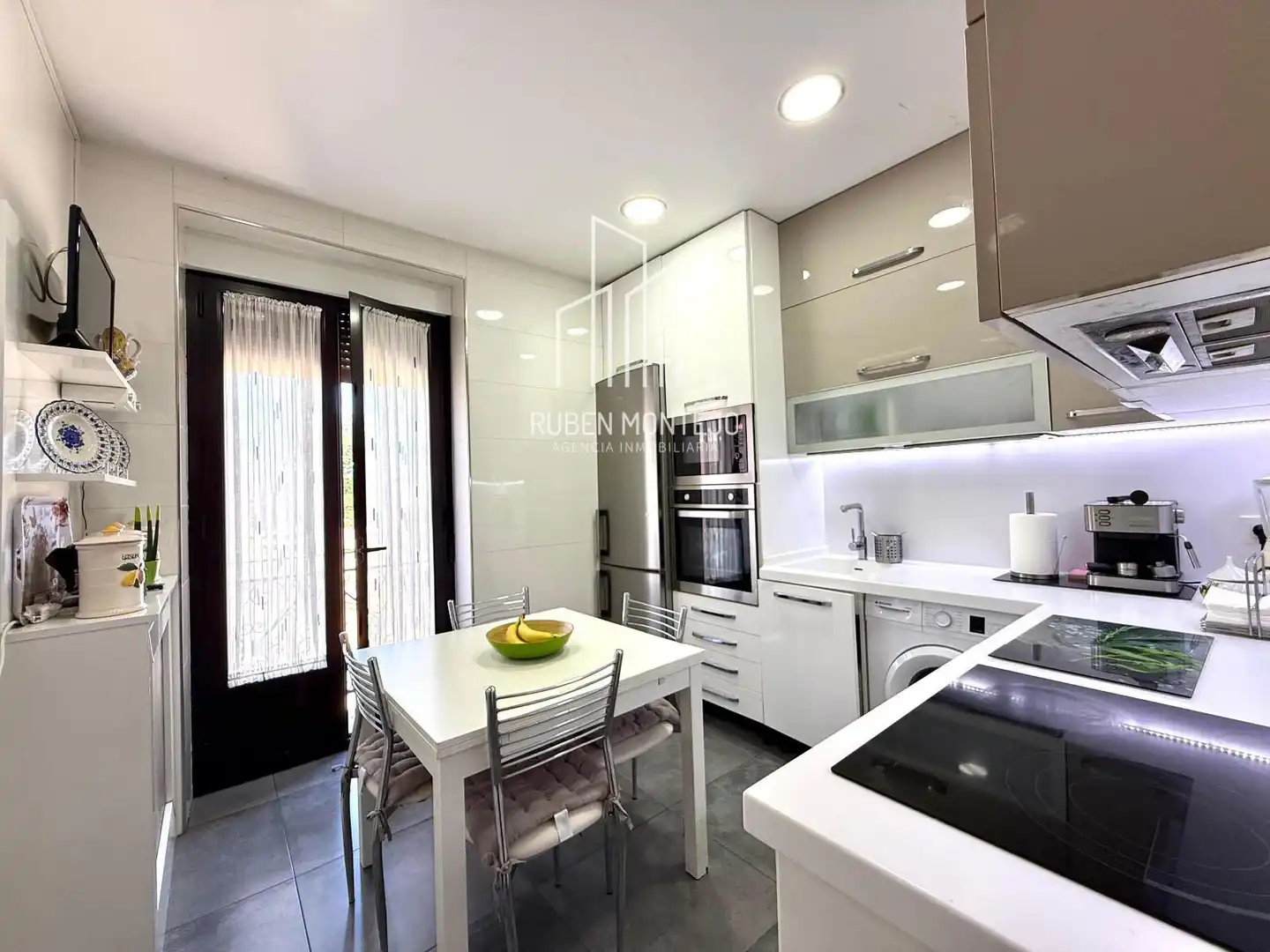 Küche von Einfamilien-Reihenhaus zur Miete in Salamanca mit Heizung, Terrasse und Abstellraum