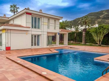 Chalet con piscina en venta en L'Albir
