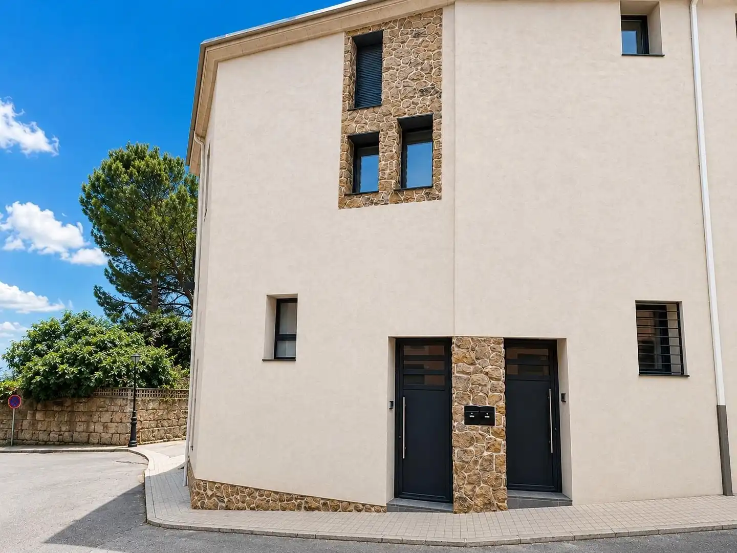 Vista exterior de Dúplex en venta en Miraflores de la Sierra con Aire acondicionado y Calefacción