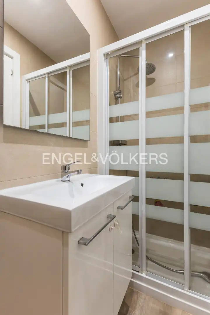 Bathroom of Ground floor for rent in Madrid  with Heating and Furnished