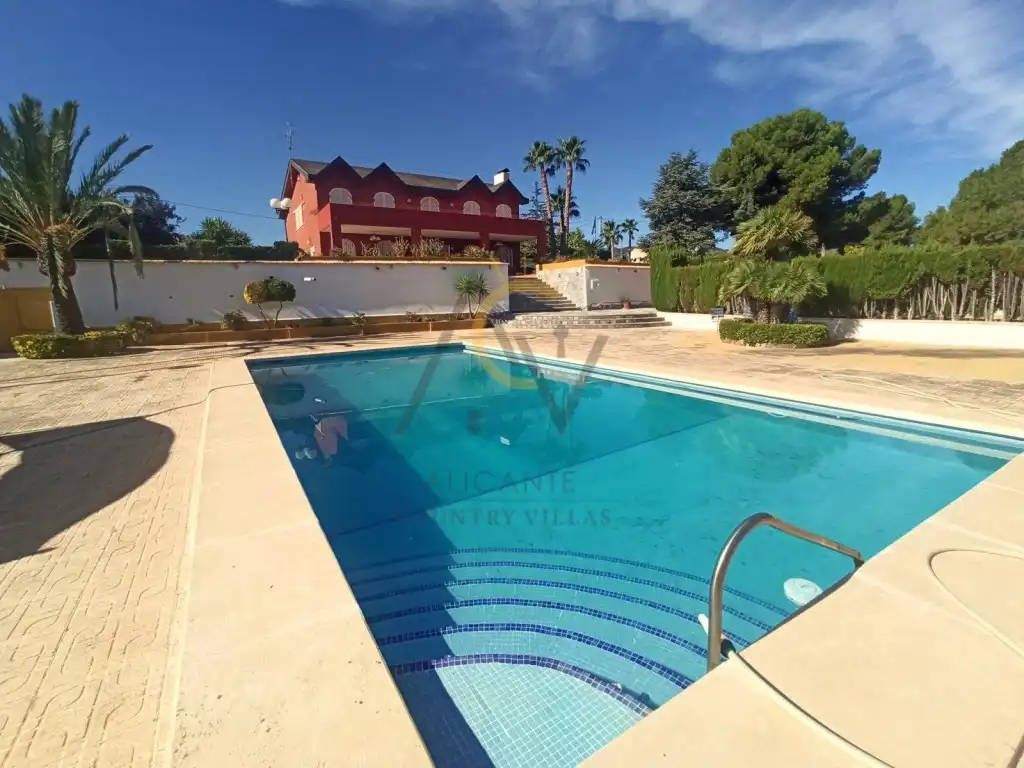 Villa avec terrasse à vendre à Monóvar  / Monòver