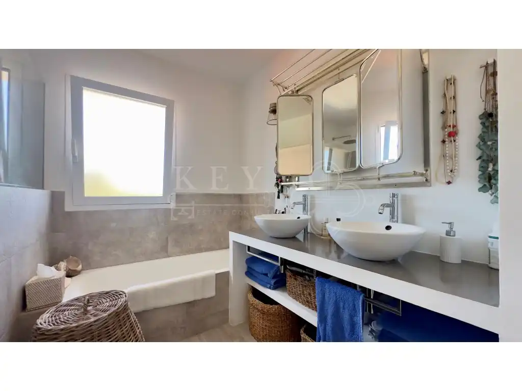Bathroom of Houses for sale in Es Castell  with Air Conditioner, Heating and Private garden