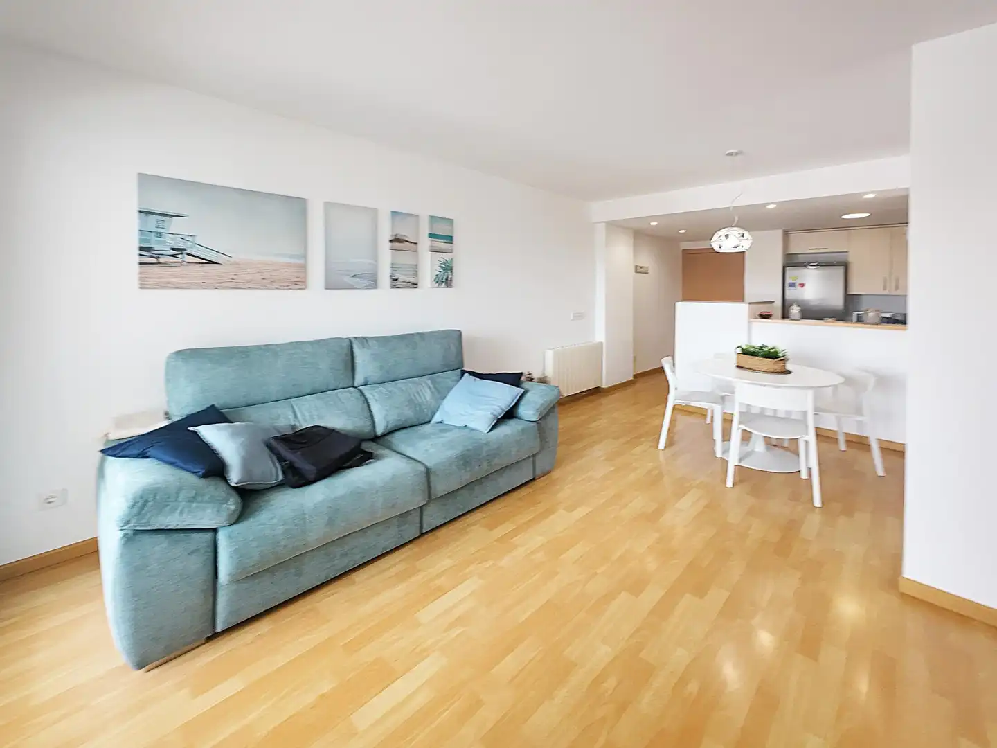 Sala de estar de Apartamento en venta en Roses con Calefacción, Terraza y Piscina comunitaria