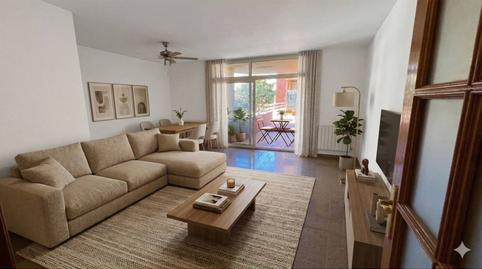 Foto 3 de Pis en venda a Calle Mare de Deu de Montserrat, Eixample - Horta Capallera, Figueres